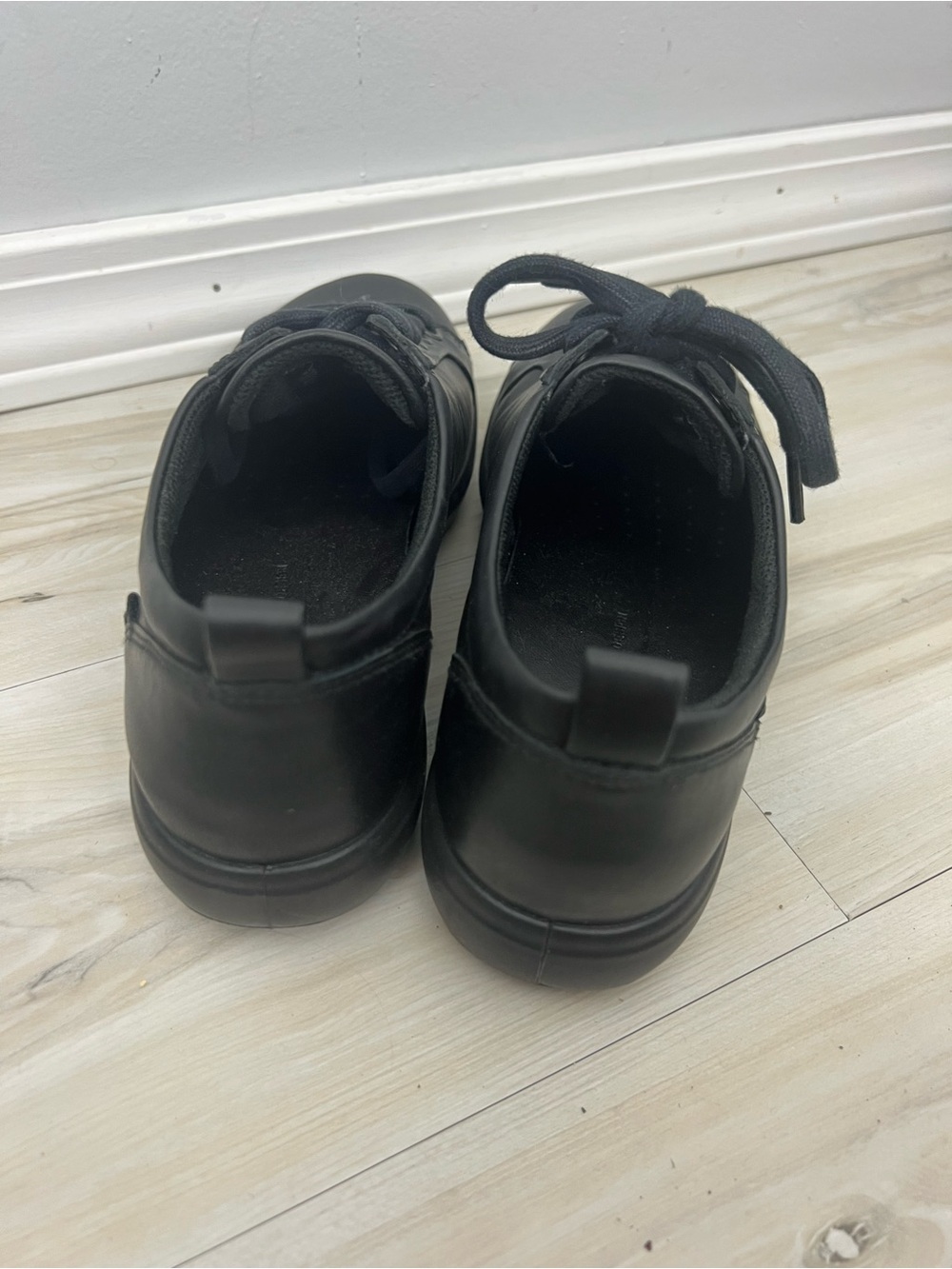 Ecco Goretex Waterproof Black Sneakers - Picture 4 of 8